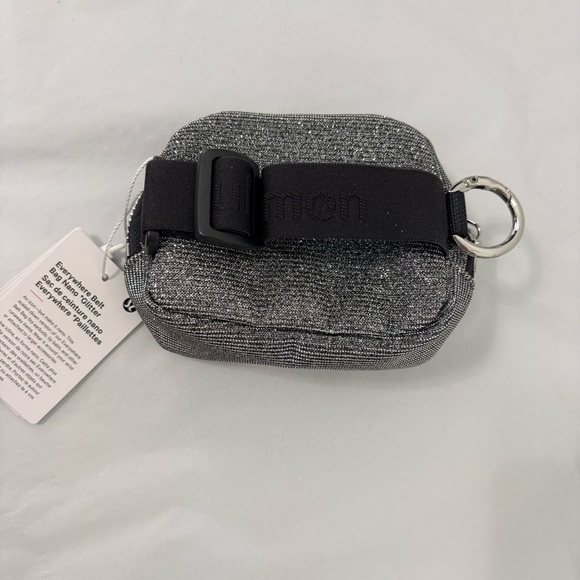 Lululemon Everywhere Belt Bag Nano Glitter Dark Silver NWT - Picture 3 of 10